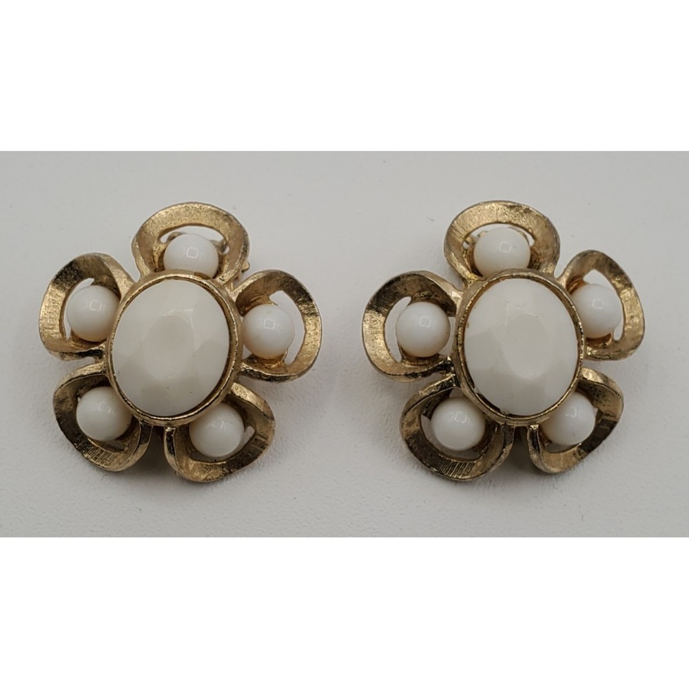 Vtg Weiss Gold Tone White Cabochon Clip‎ On Earrings